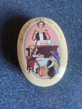 Avon Grandmothers Are Special Oval Trinket Box - with original soap inside.